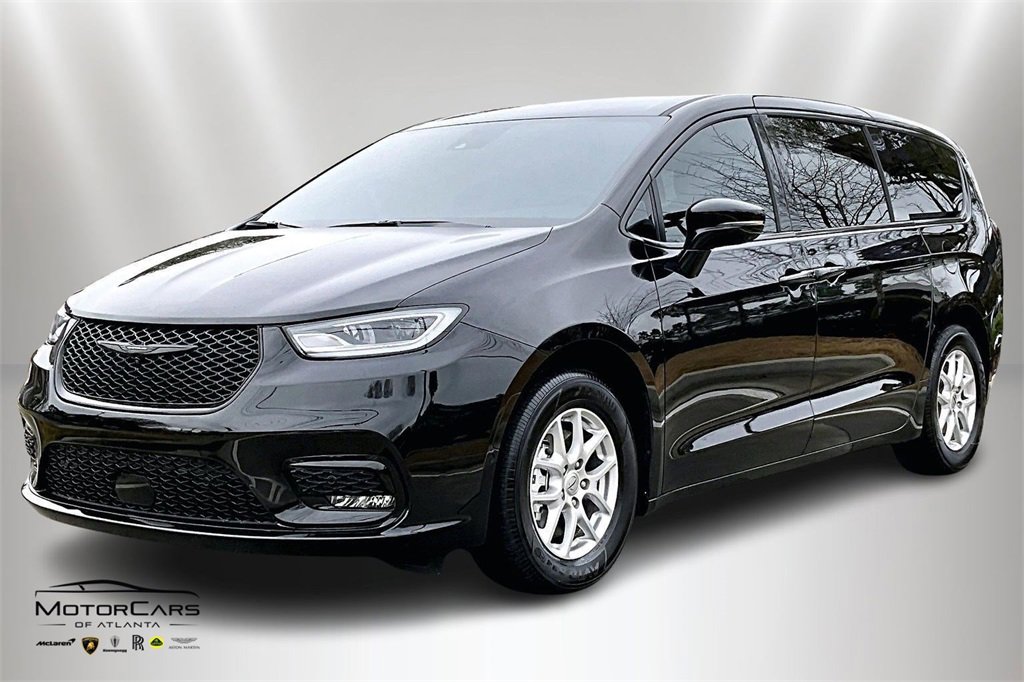 Used 2025 Chrysler Pacifica Select