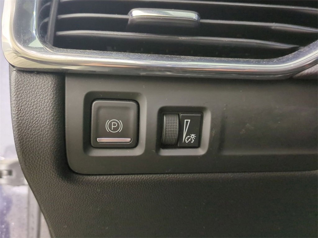 Certified 2023 Cadillac XT4 Premium Luxury w/ Cold Weather Package image 17