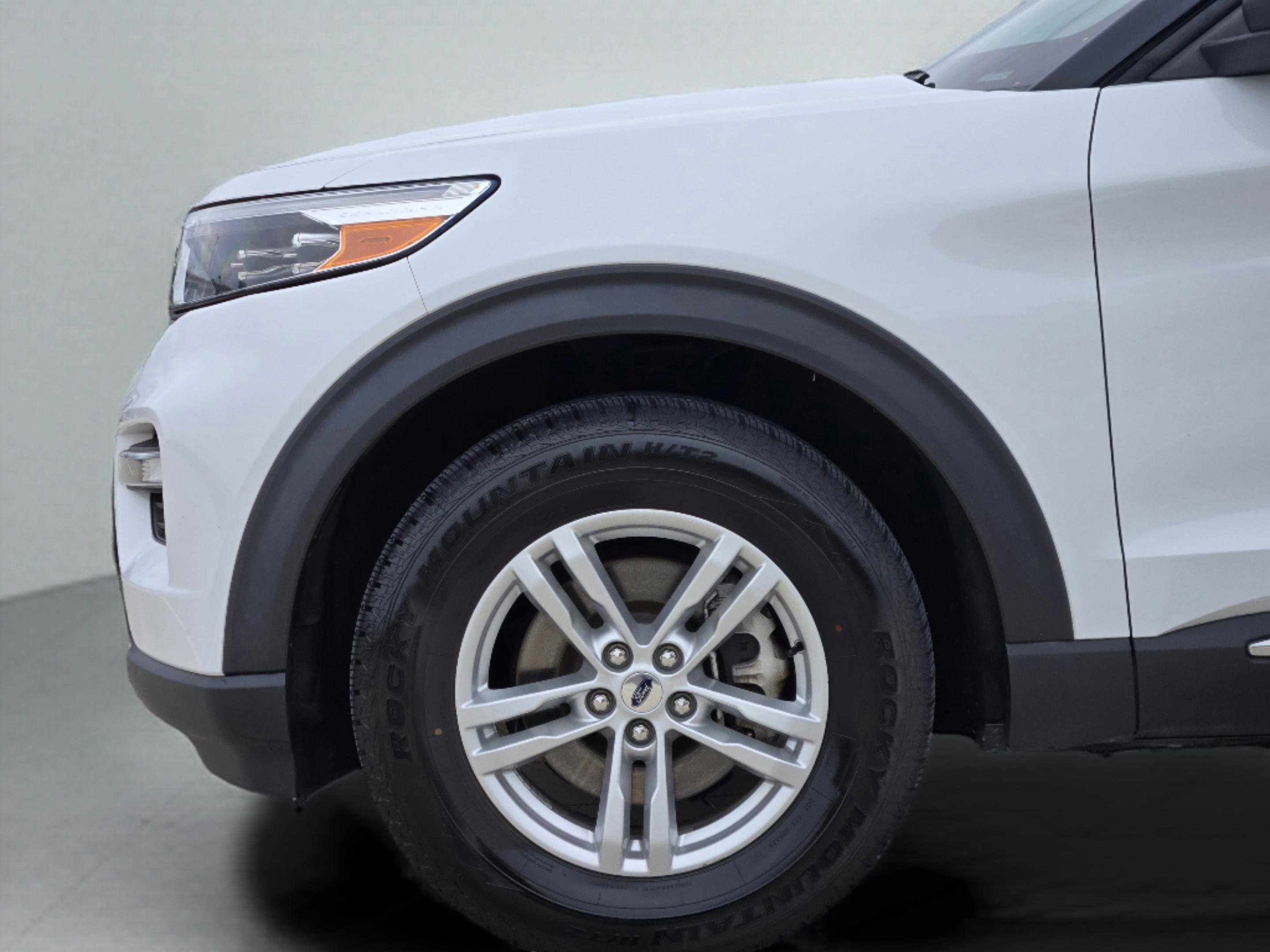 Used 2020 Ford Explorer XLT w/ Equipment Group 202A RWD image 29