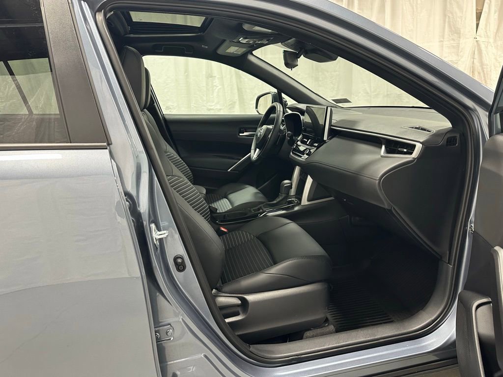 Used 2025 Toyota Corolla Cross XSE image 58