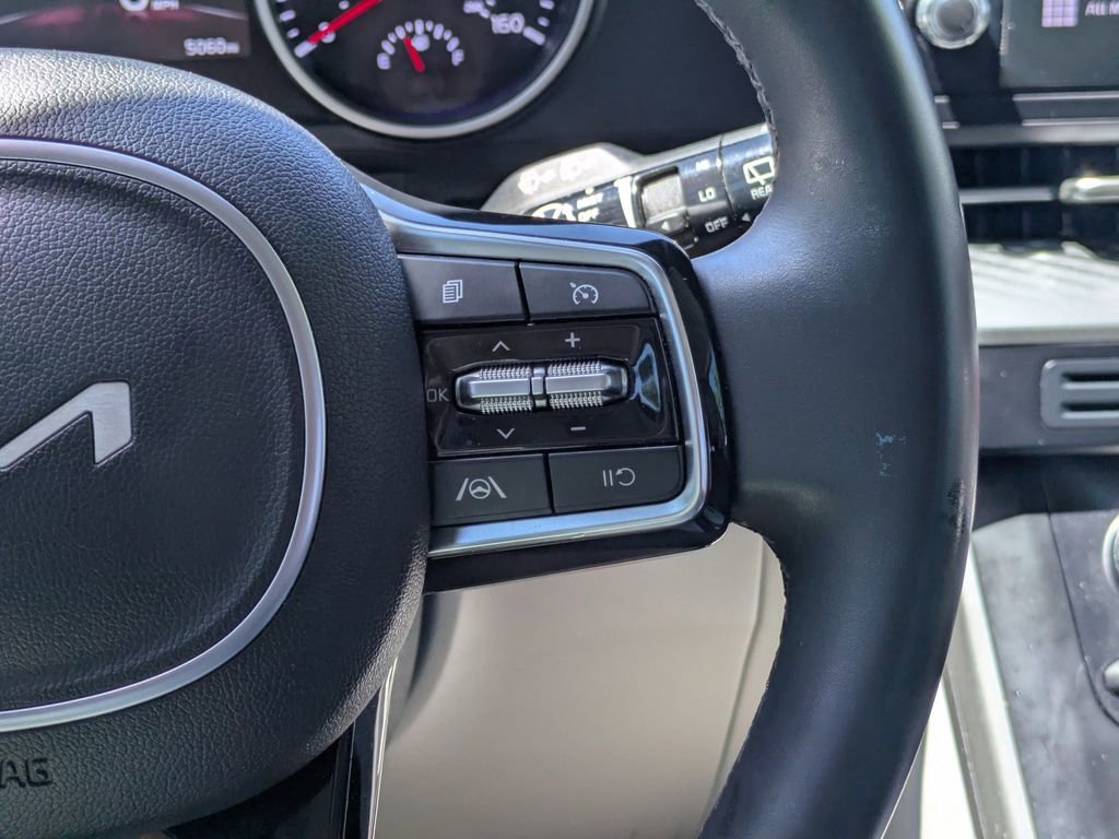 Used 2024 Kia Carnival LX FWD image 19