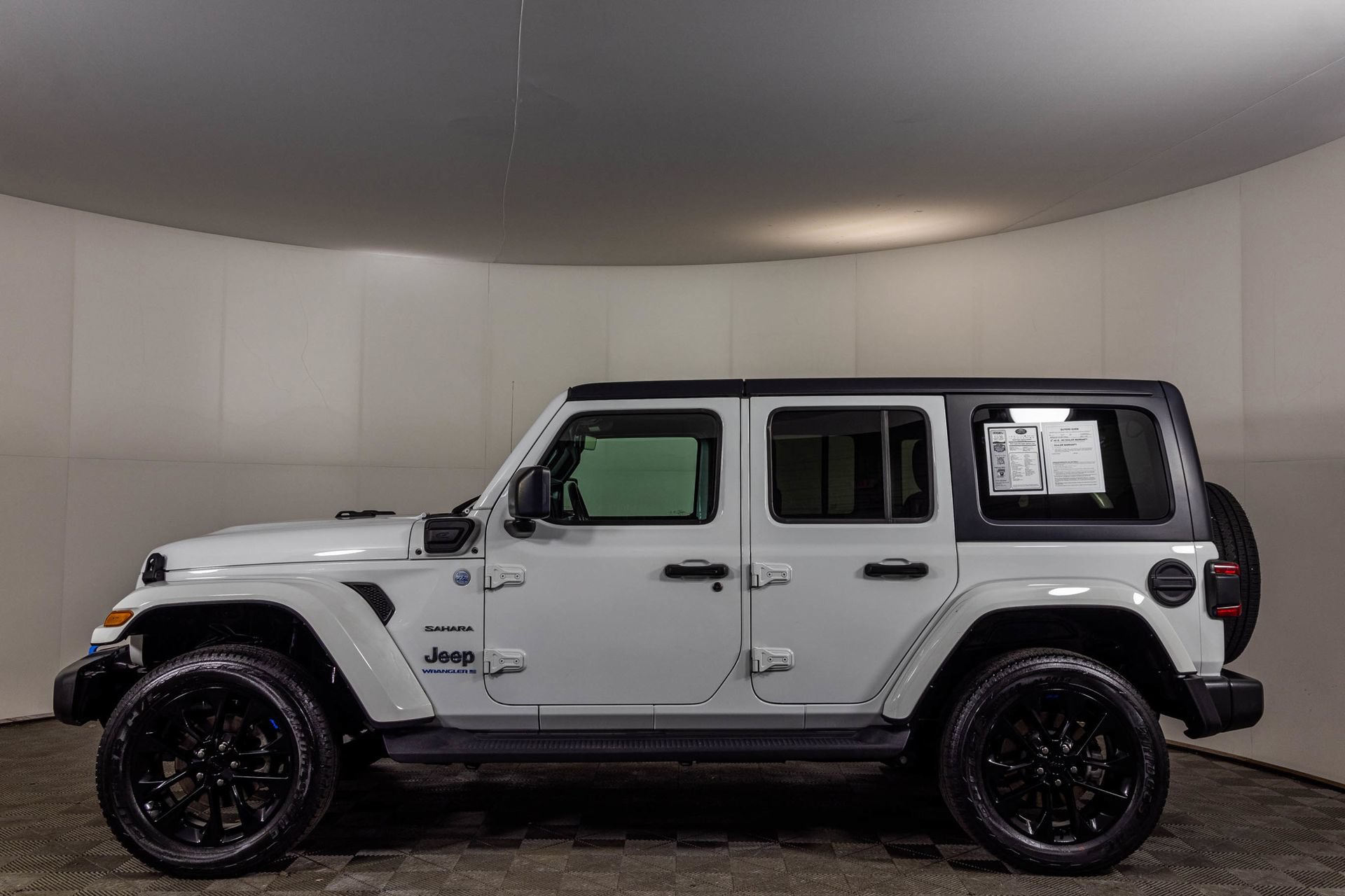 Used 2023 Jeep Wrangler Unlimited Sahara w/ Cold Weather Group AWD/4WD image 20