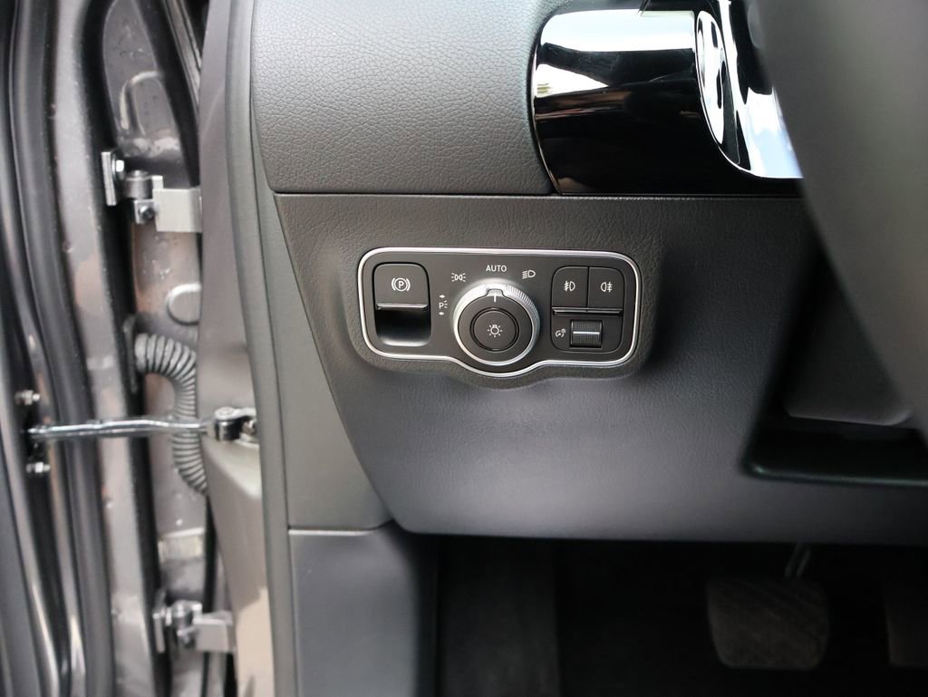 Certified 2025 Mercedes-Benz GLA 250 4MATIC image 36