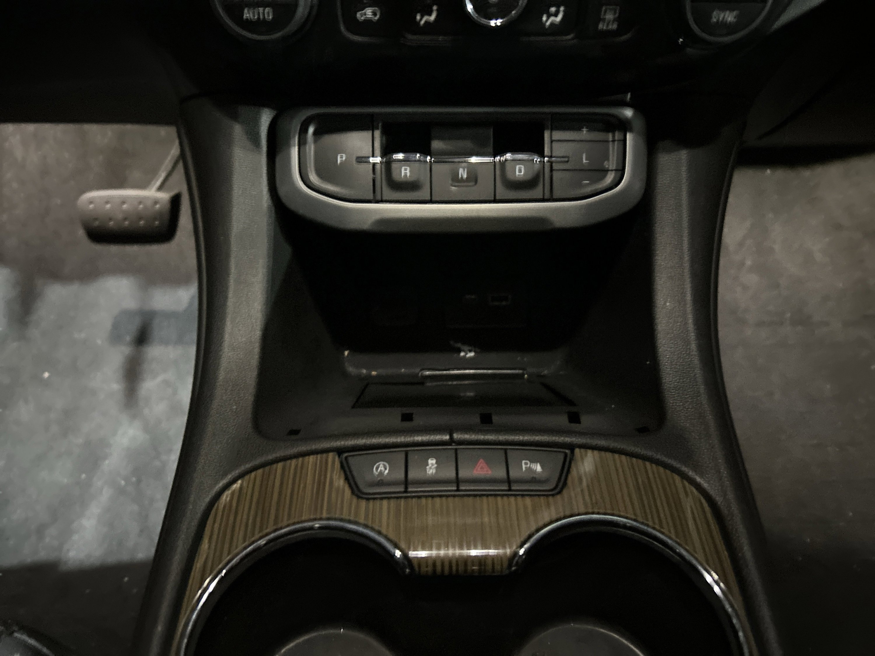 Used 2023 GMC Acadia SLE w/ Driver Convenience Package image 36