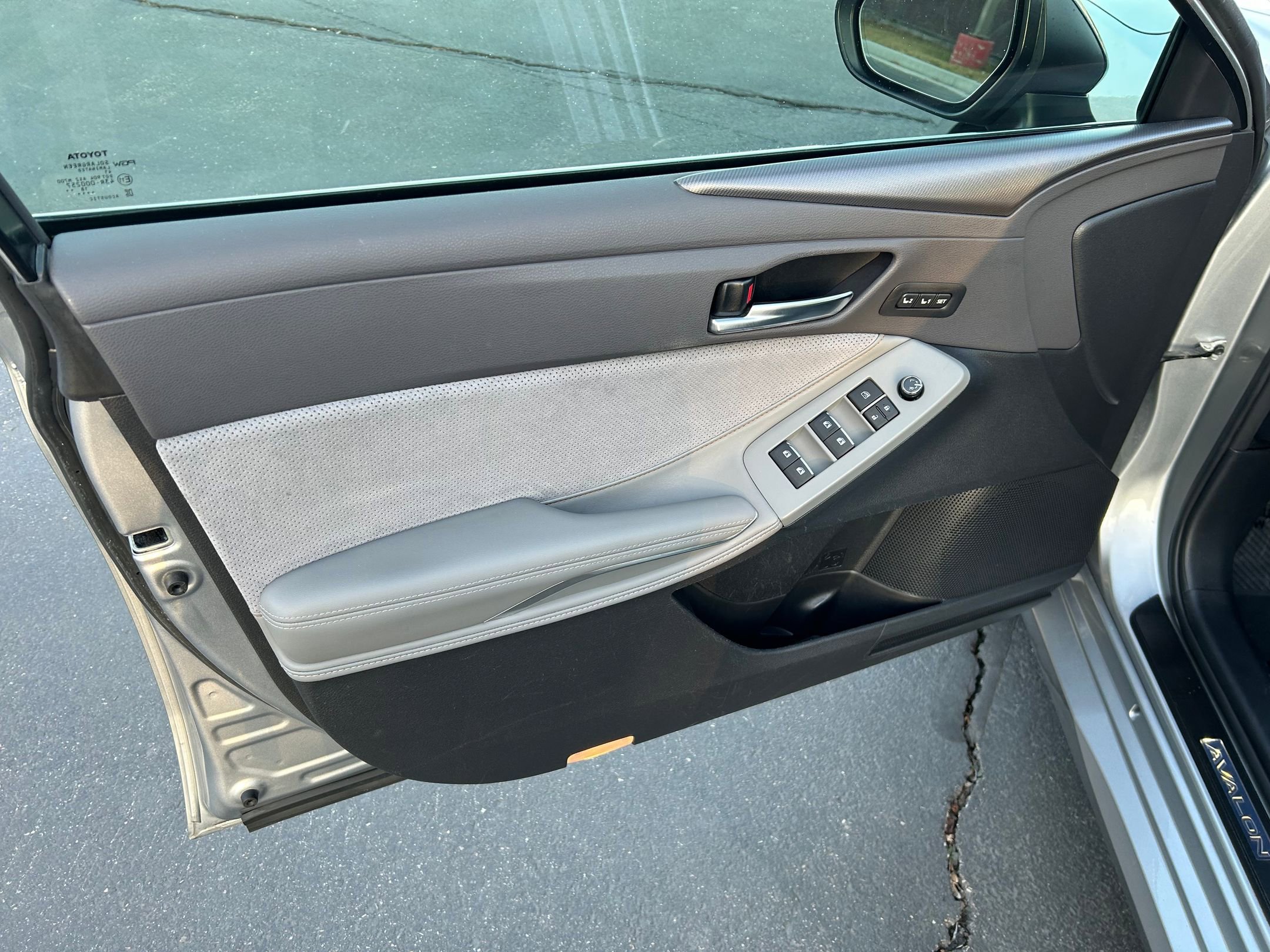 Certified 2019 Toyota Avalon Touring image 9