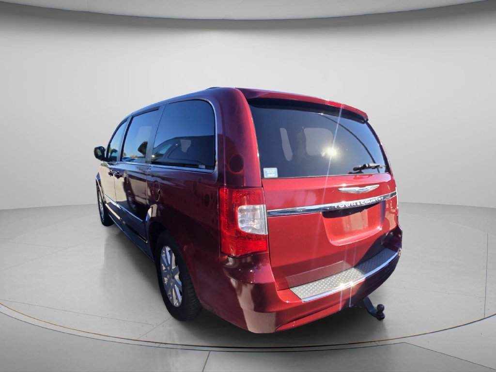 Used 2015 Chrysler Town & Country Touring FWD image 7
