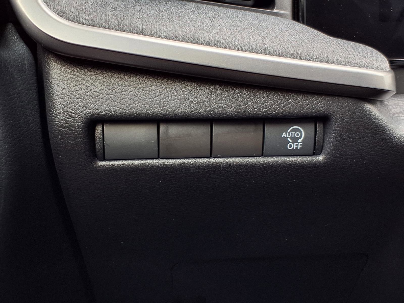 Certified 2025 Nissan Kicks SV image 22