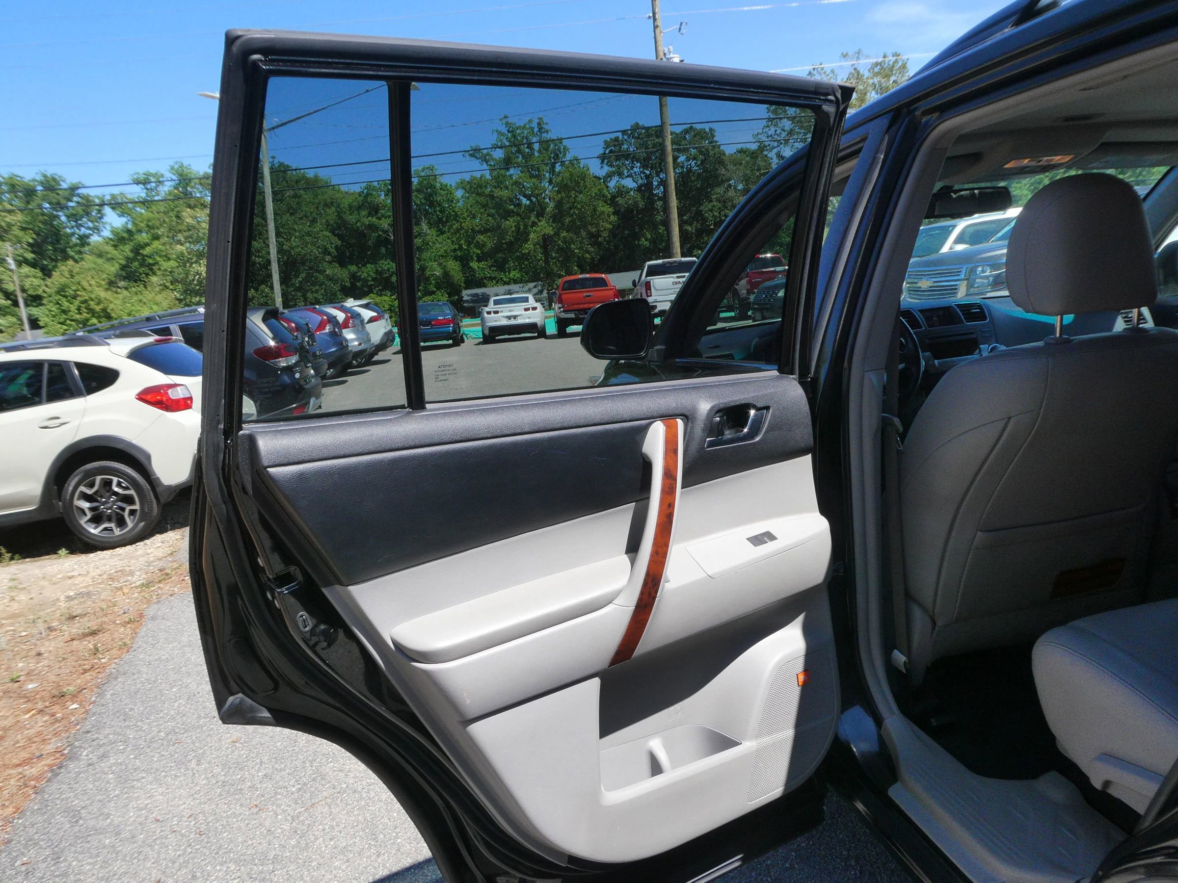 Used 2012 Toyota Highlander Limited w/ Tow Pkg FWD image 28