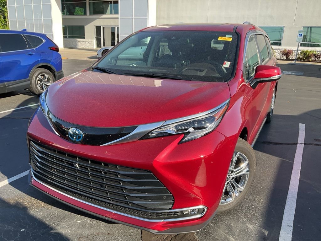 Used 2024 Toyota Sienna Platinum image 11