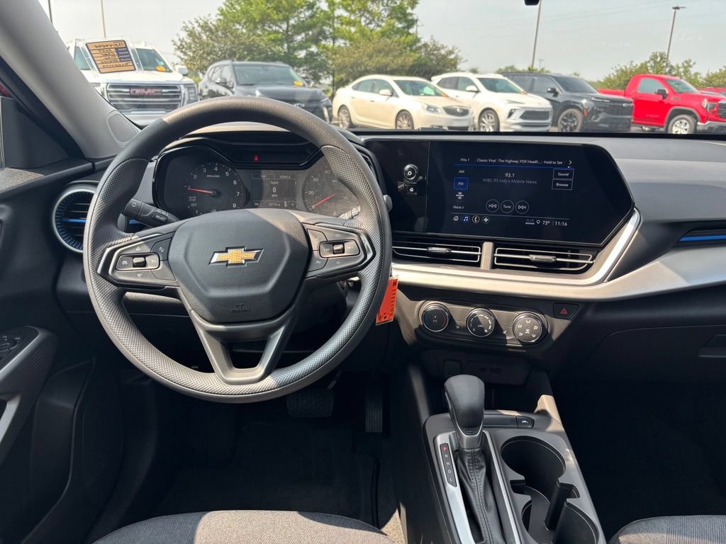 Used 2024 Chevrolet Trax LS w/ LS Convenience Package FWD image 21