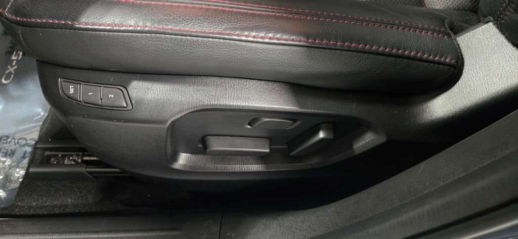 Used 2025 MAZDA CX-5 Carbon Edition image 16