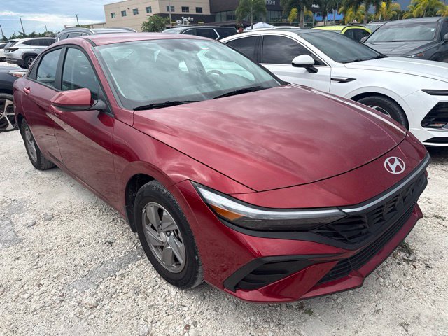 Used 2025 Hyundai Elantra SE FWD image 3