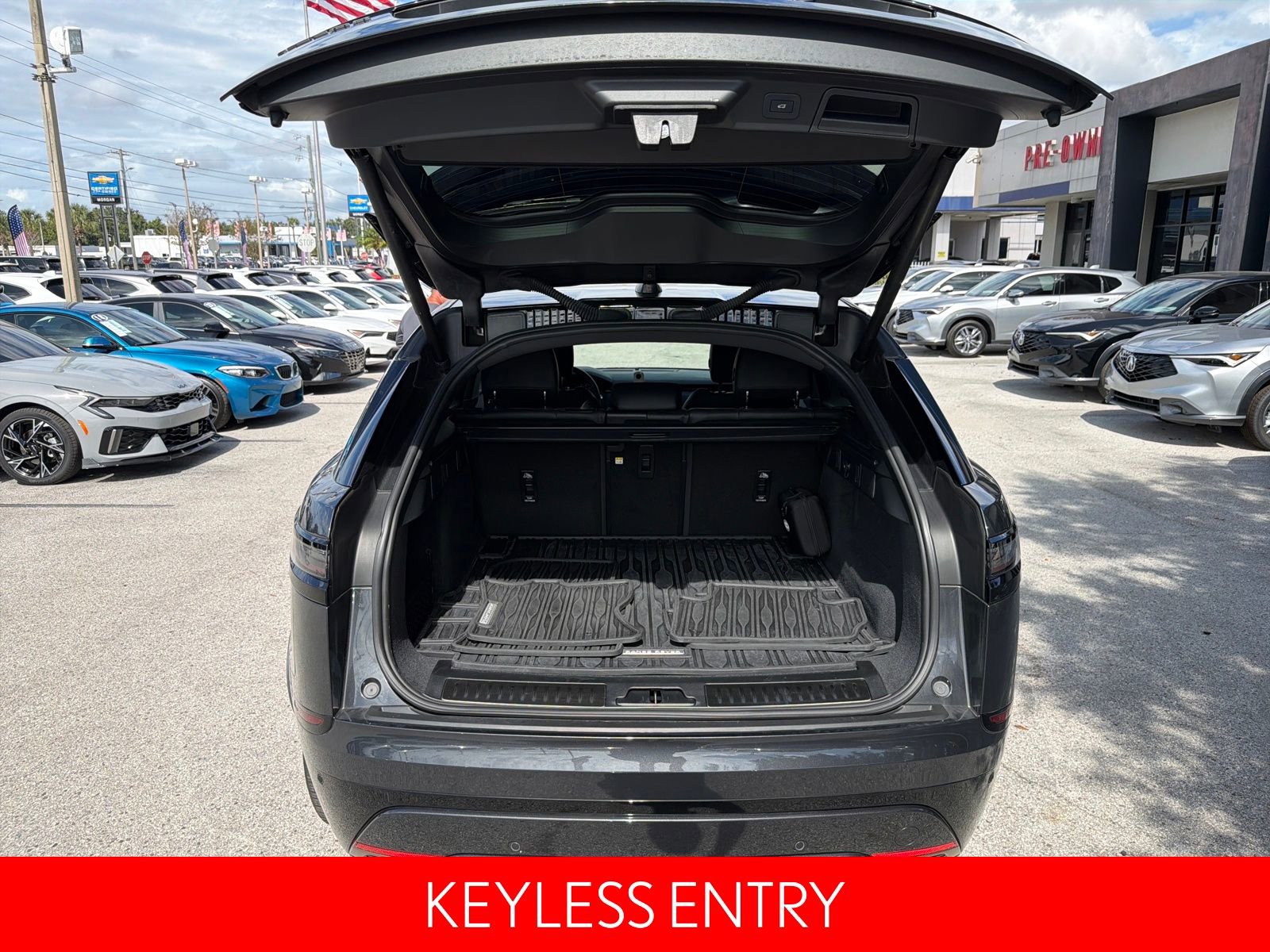 Used 2025 Land Rover Range Rover Velar Dynamic SE image 15