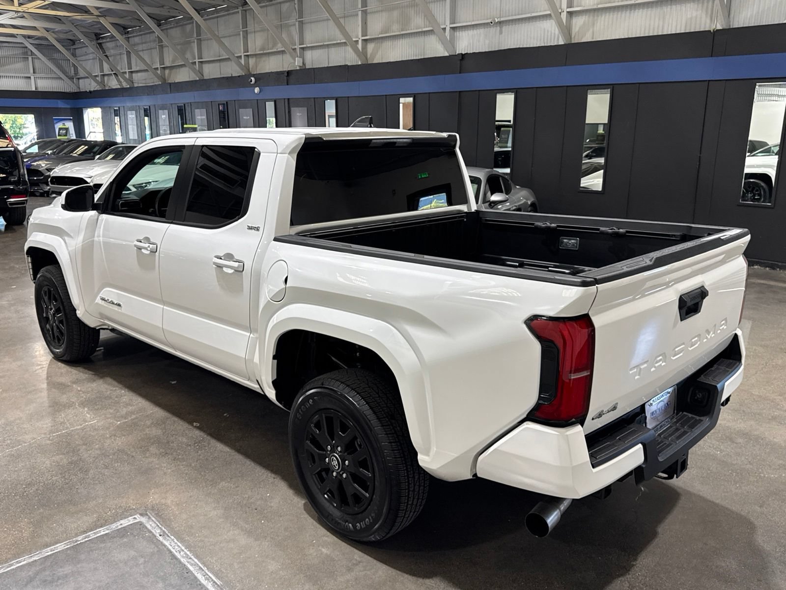Used 2025 Toyota Tacoma SR5 AWD/4WD image 12