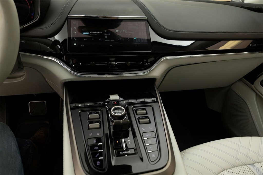 New 2025 Aston Martin DBX 707 image 37