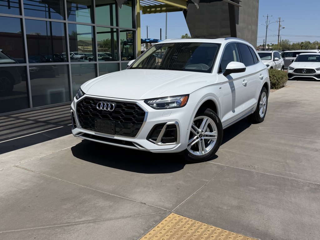 Used 2024 Audi Q5 e Prestige w/ Prestige Package AWD/4WD image 2