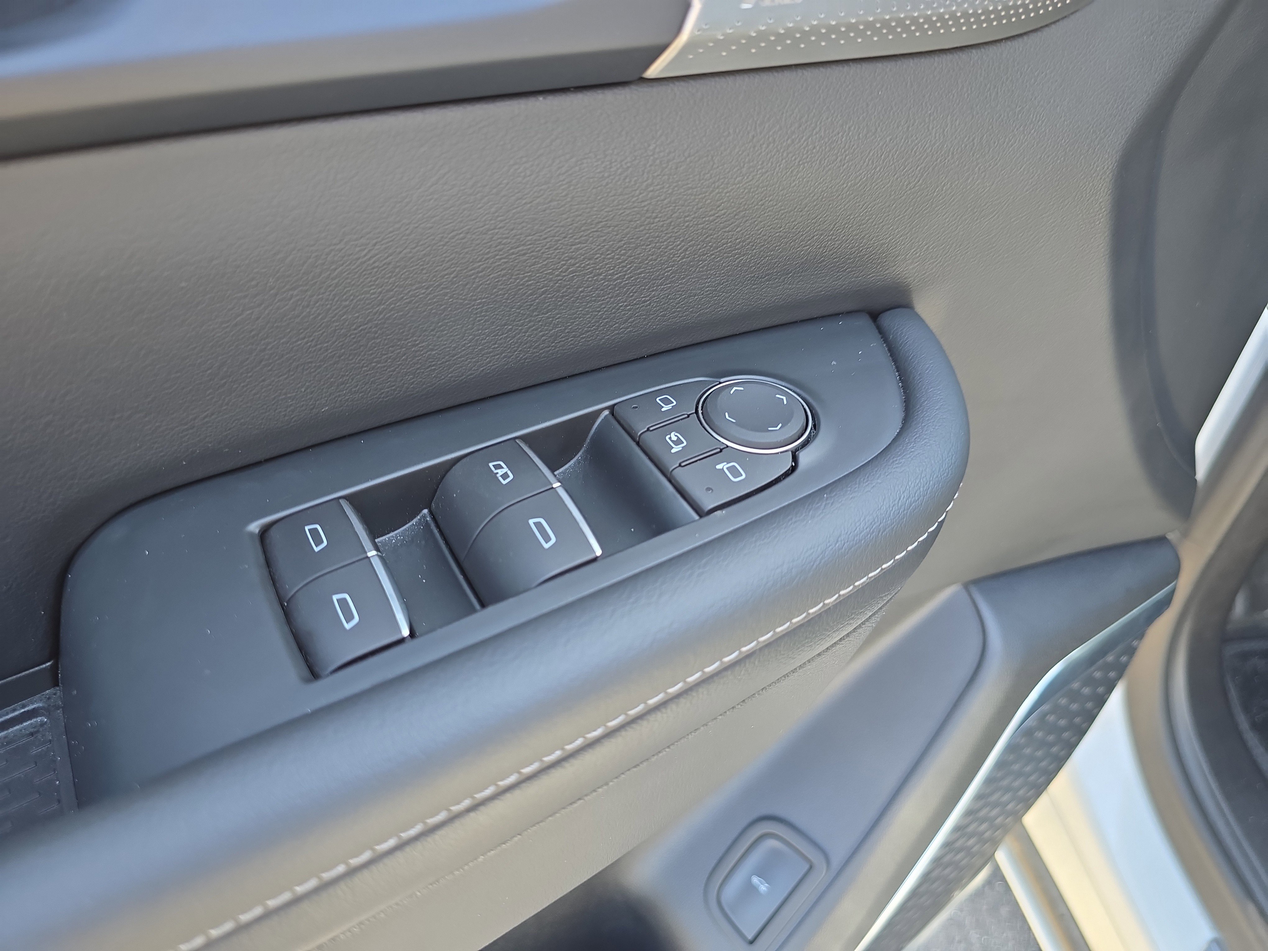 Used 2025 Buick Enclave Avenir w/ Super Cruise Package FWD image 21