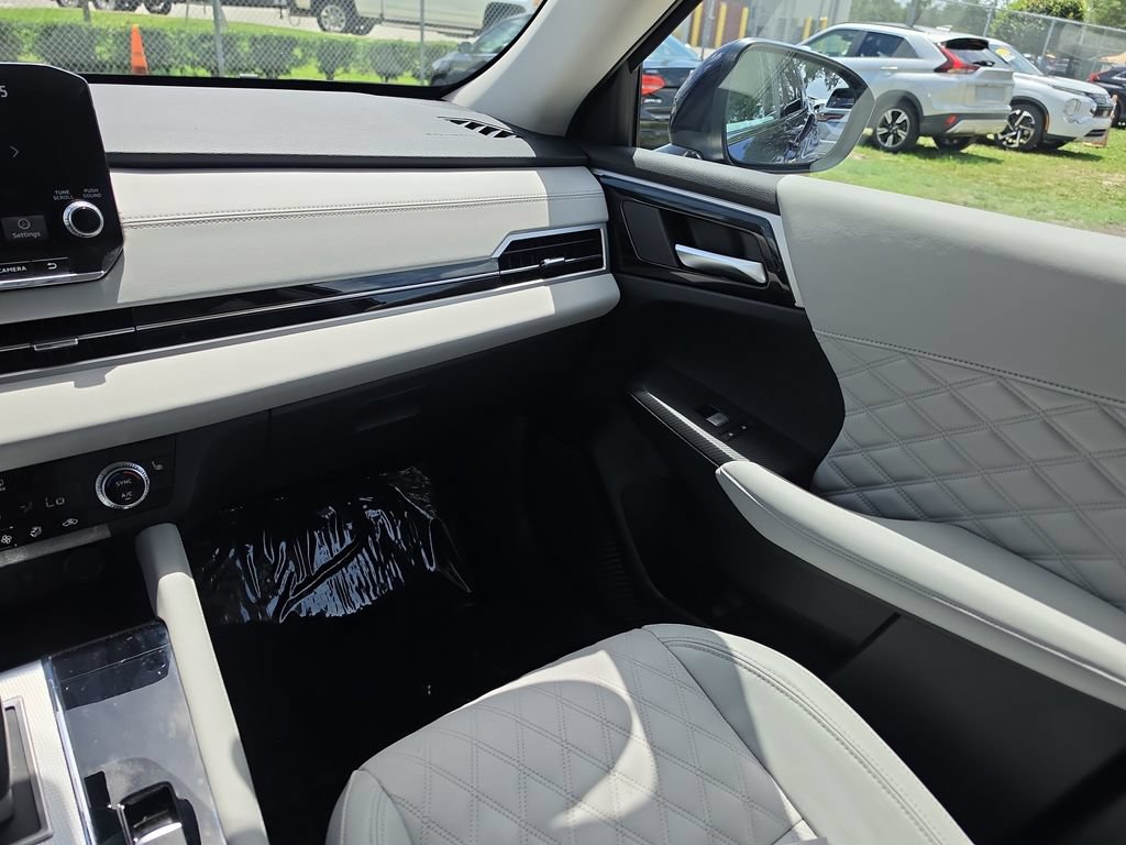 Used 2024 Mitsubishi Outlander SEL Black Edition FWD image 11