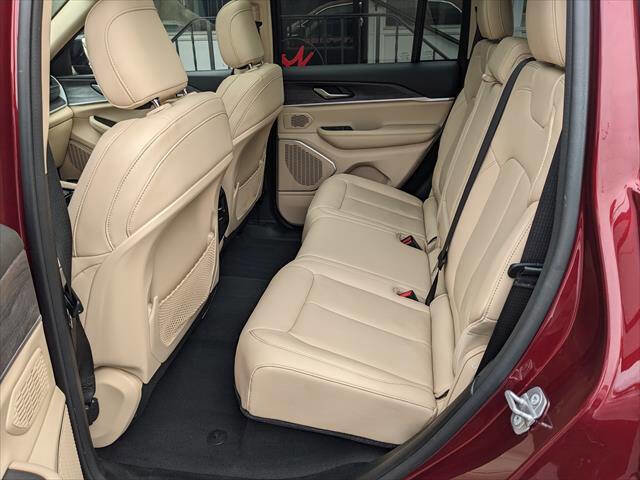 Used 2022 Jeep Grand Cherokee Limited image 13