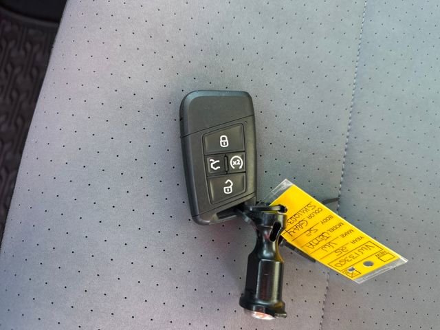 Certified 2025 Volkswagen Jetta SE w/ Sunroof Package image 39