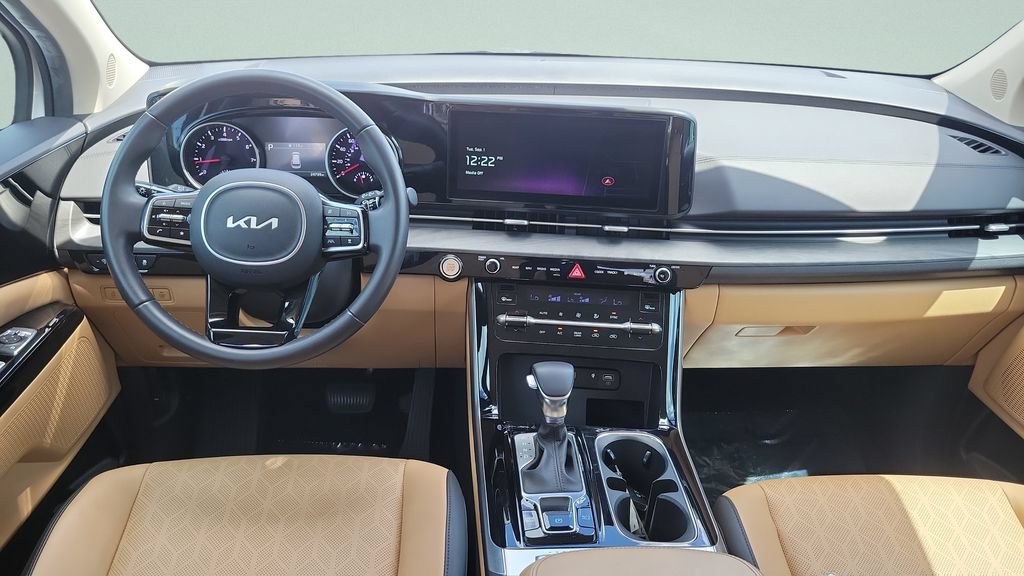 Used 2024 Kia Carnival EX FWD image 11
