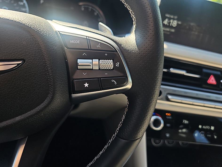 Used 2025 Genesis G70 2.5T RWD image 21