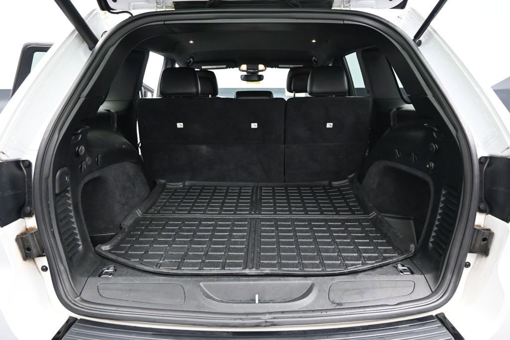 Used 2018 Jeep Grand Cherokee Altitude AWD/4WD image 25