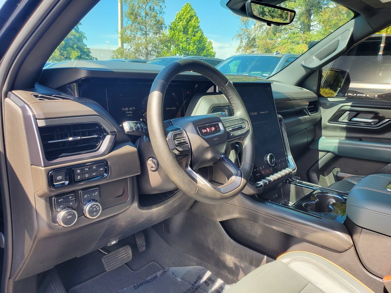 Used 2025 GMC Yukon XL AT4 w/ AT4 Premium Package AWD/4WD image 19