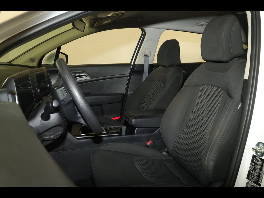 Used 2025 Kia Sportage LX FWD image 21