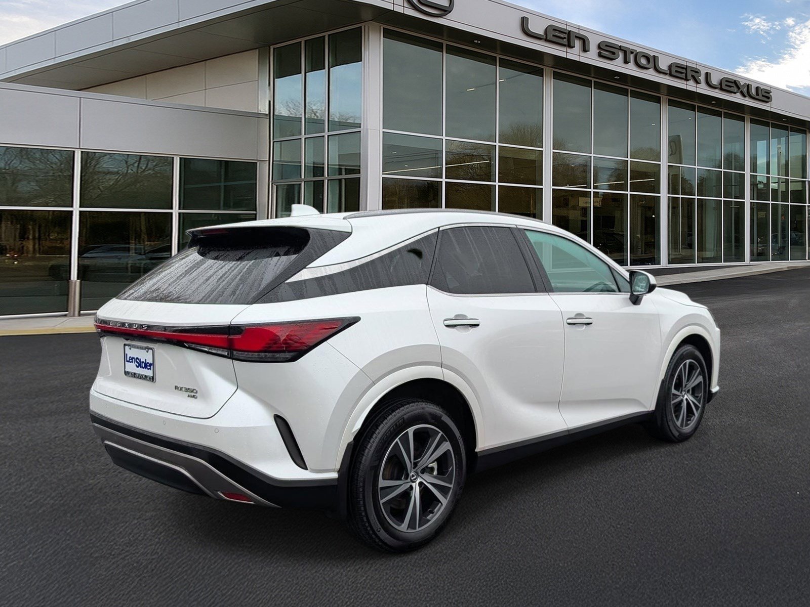 Used 2024 Lexus RX 350 Premium w/ Accessory Package (Z1) image 3