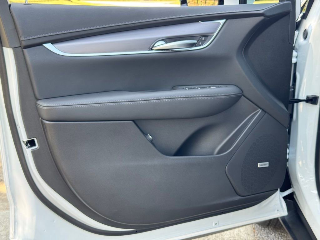 New 2025 Cadillac XT5 Luxury image 15