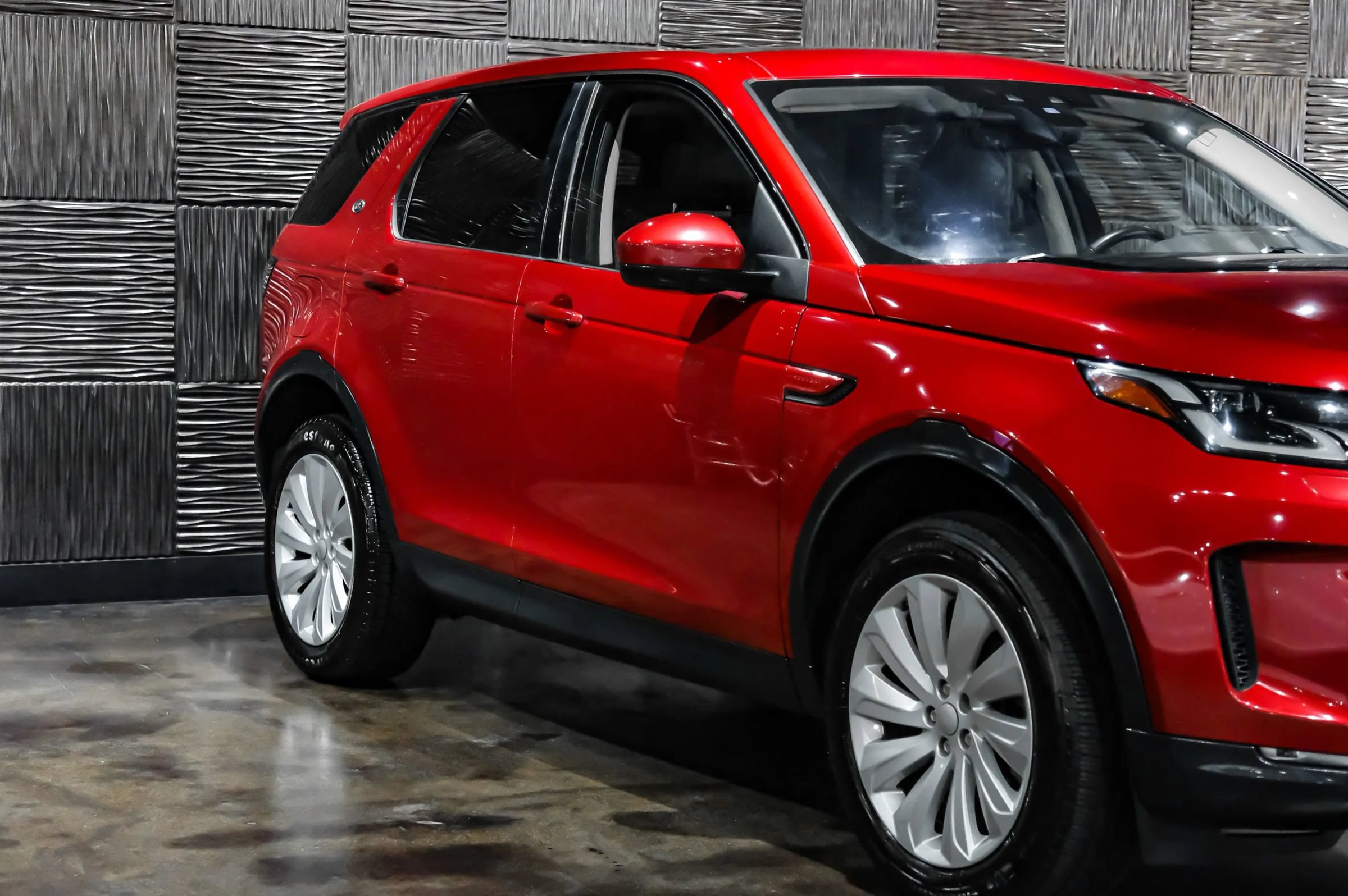 Used 2020 Land Rover Discovery Sport SE AWD/4WD image 6
