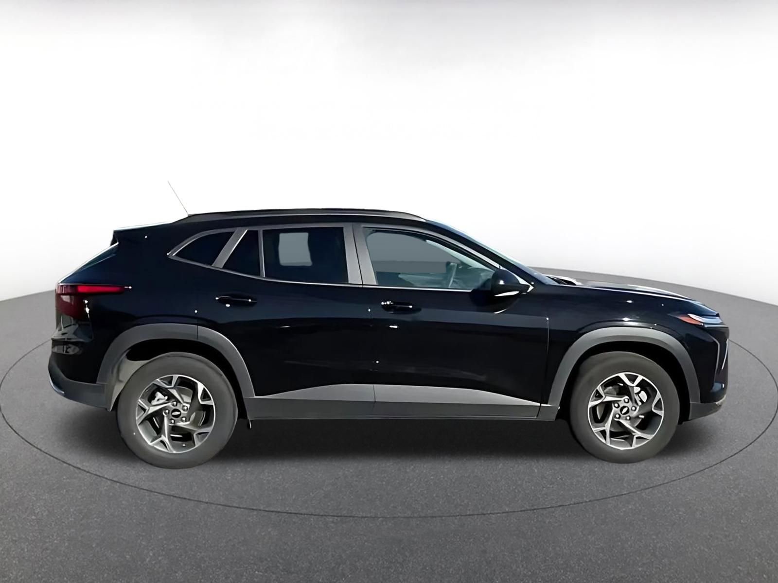 Used 2025 Chevrolet Trax LT FWD image 15