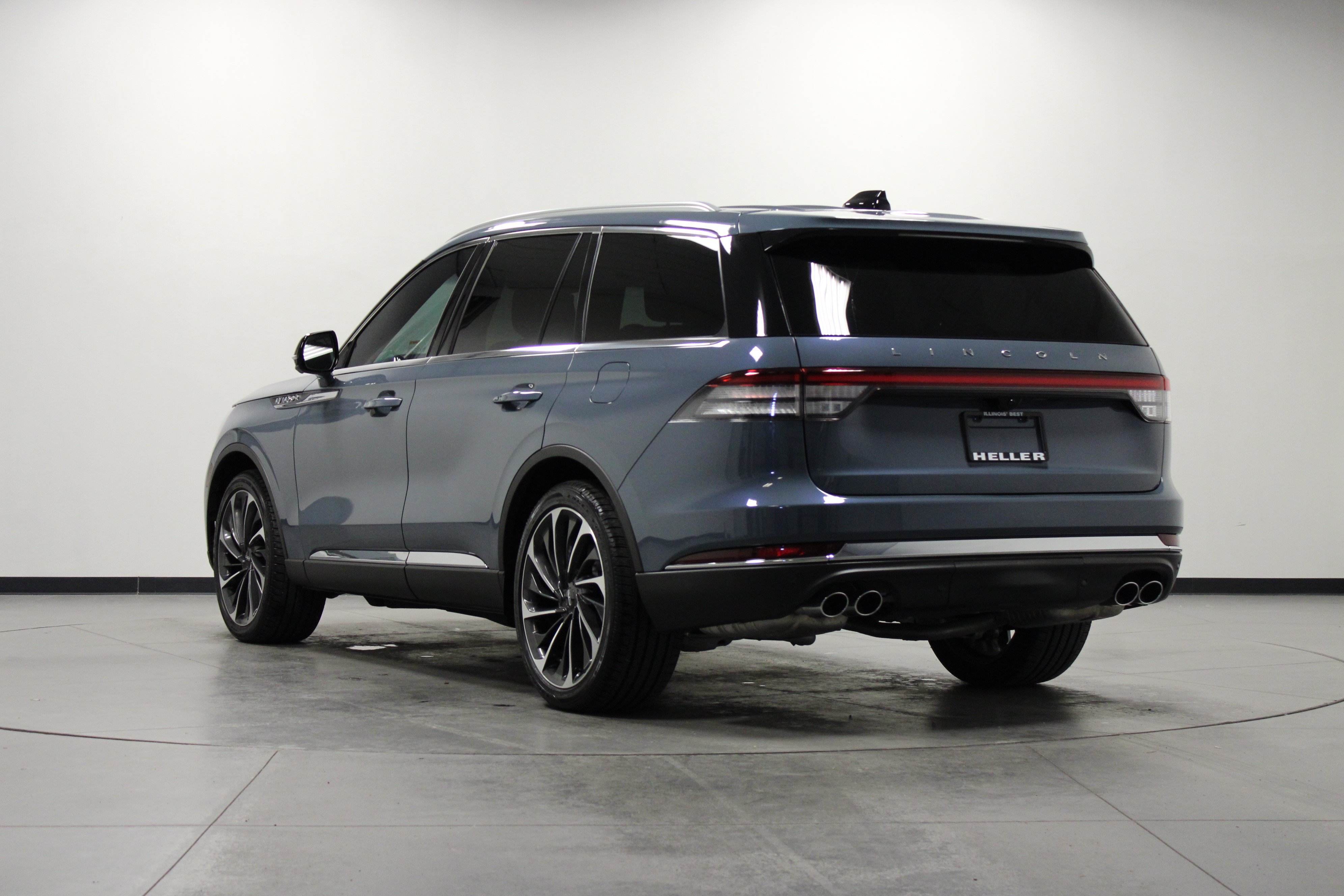 Used 2025 Lincoln Aviator Reserve w/ Luxury Package RWD image 6