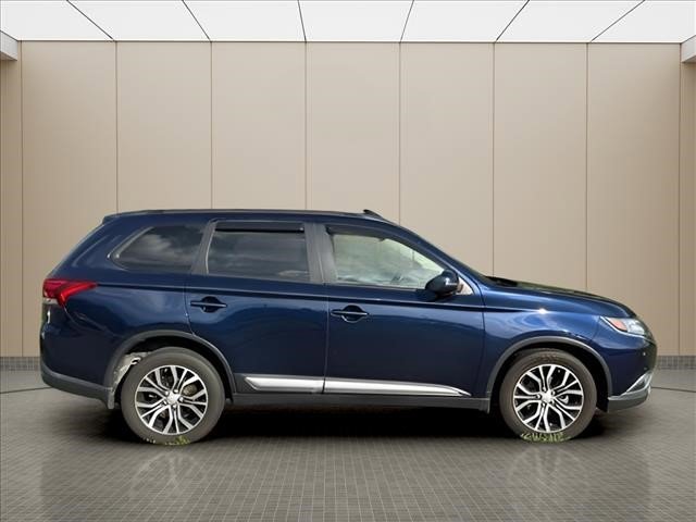 Used 2016 Mitsubishi Outlander SEL AWD/4WD image 12