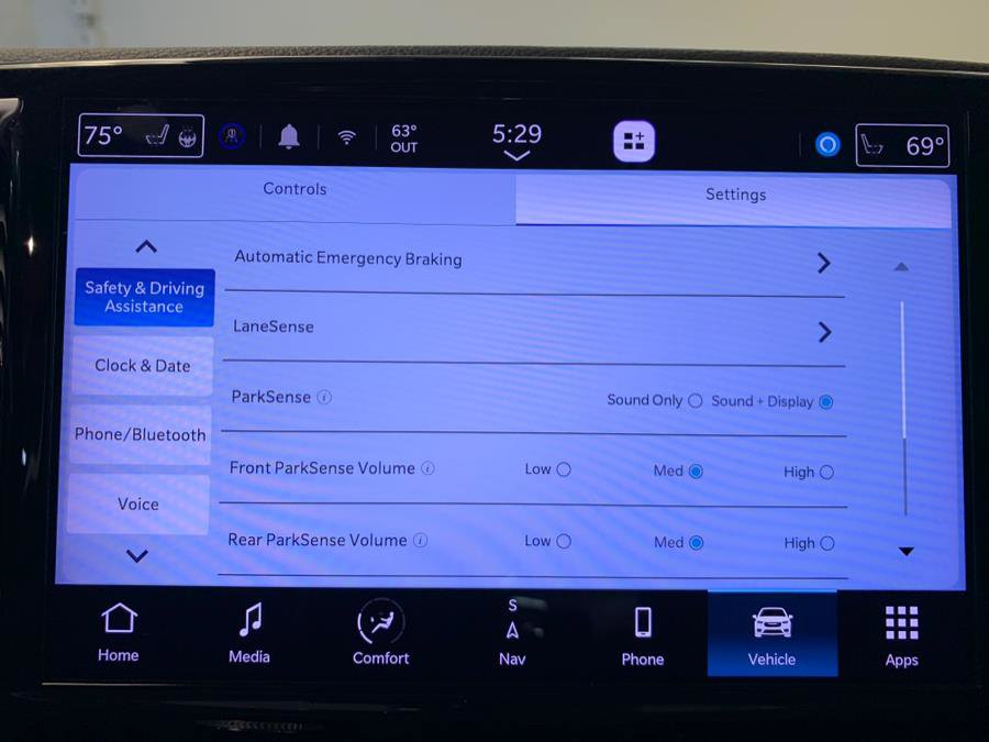 Used 2022 Chrysler Pacifica Touring-L w/ Uconnect Theater Family Group image 33