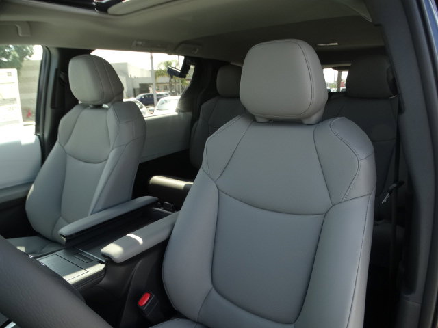 New 2026 Toyota Sienna XLE FWD image 11