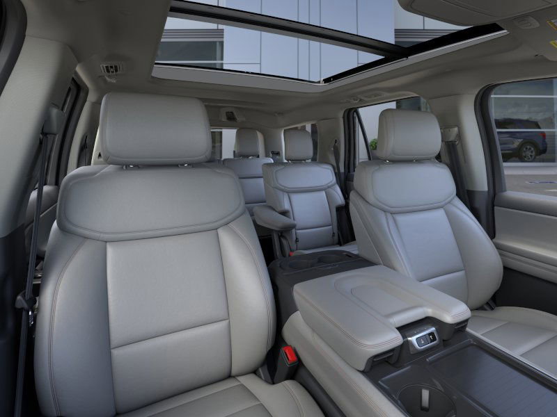 New 2025 Ford Expedition Active image 10