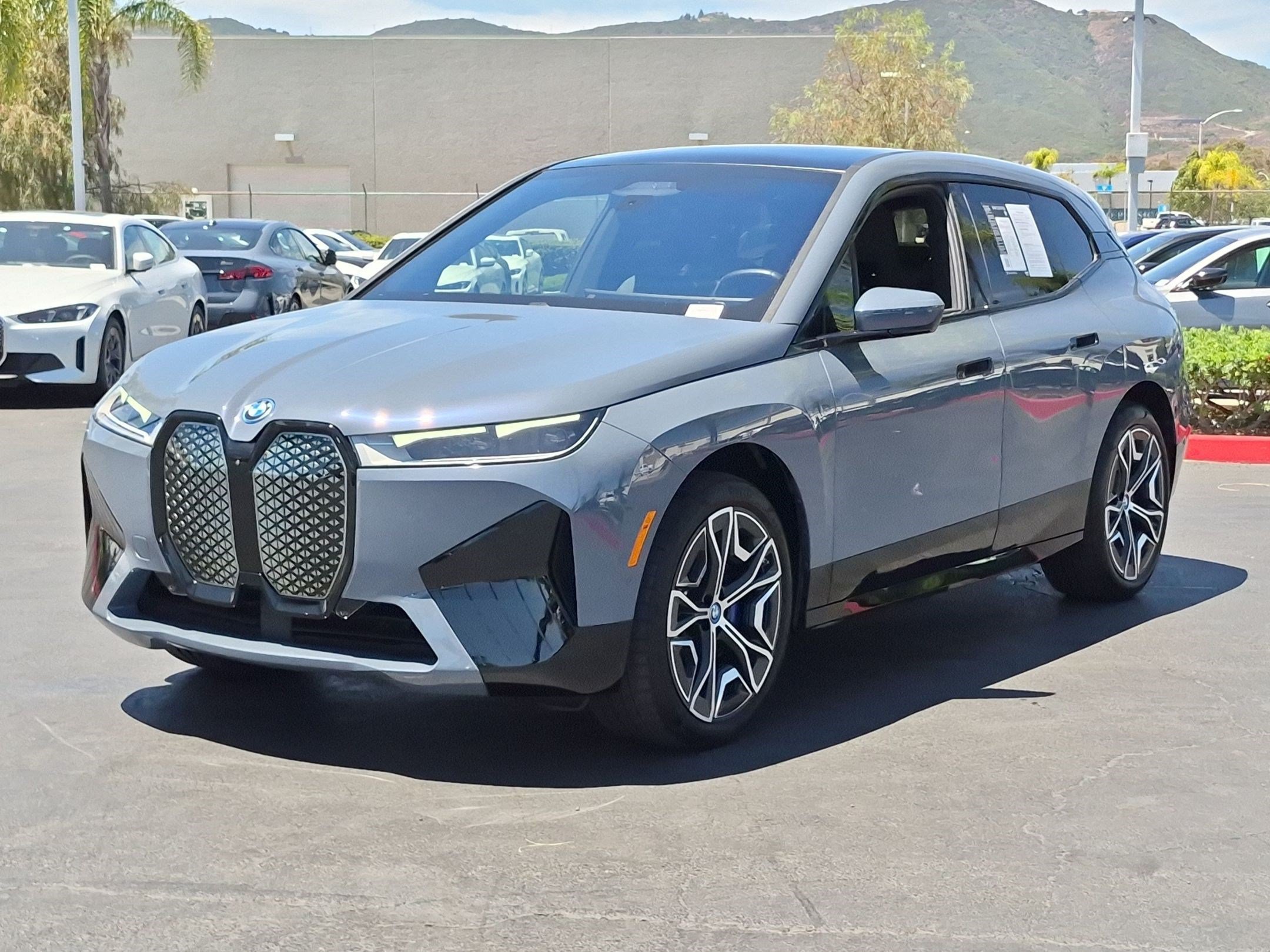 Used 2024 BMW iX xDrive50 w/ Sport Package AWD/4WD image 5