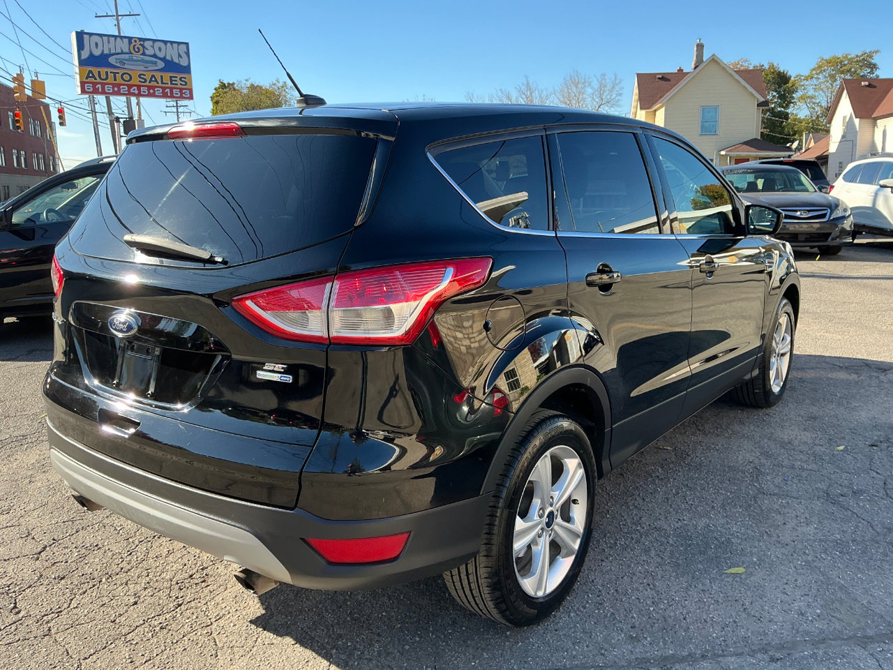 Used 2016 Ford Escape SE w/ SE Cold Weather Package image 3