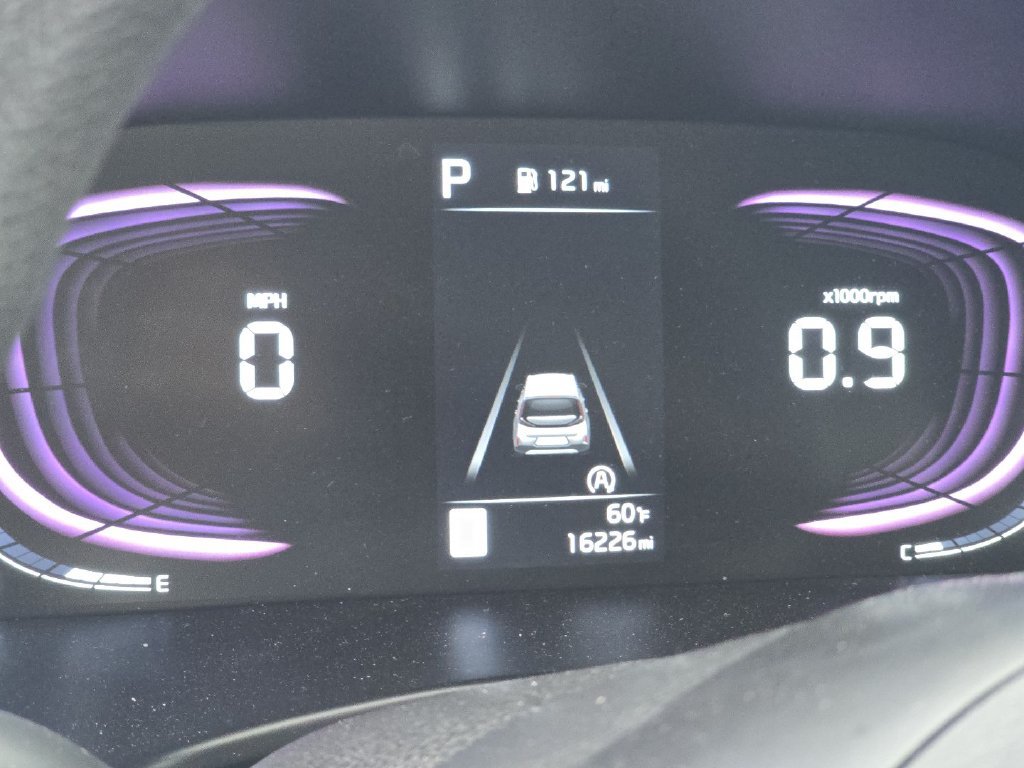 Used 2025 Kia Soul LX w/ LX Technology Package FWD image 26