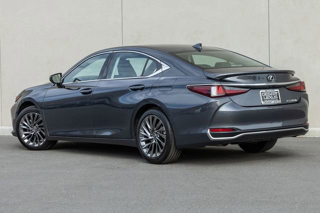 Used 2024 Lexus ES 300h w/ Luxury Package image 3