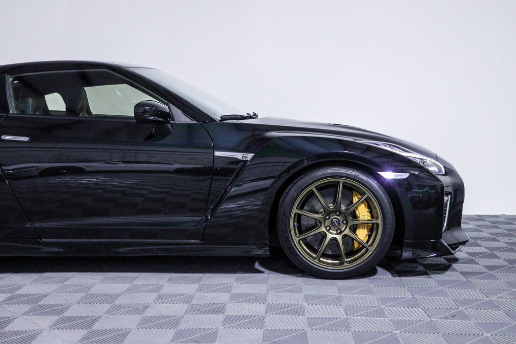 Used 2021 Nissan GT-R Premium image 3