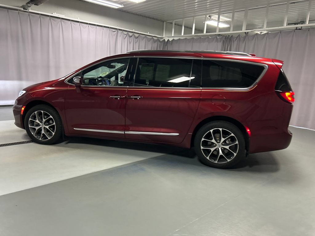 Used 2021 Chrysler Pacifica Limited w/ Premium & Safety Sphere Group AWD/4WD image 4