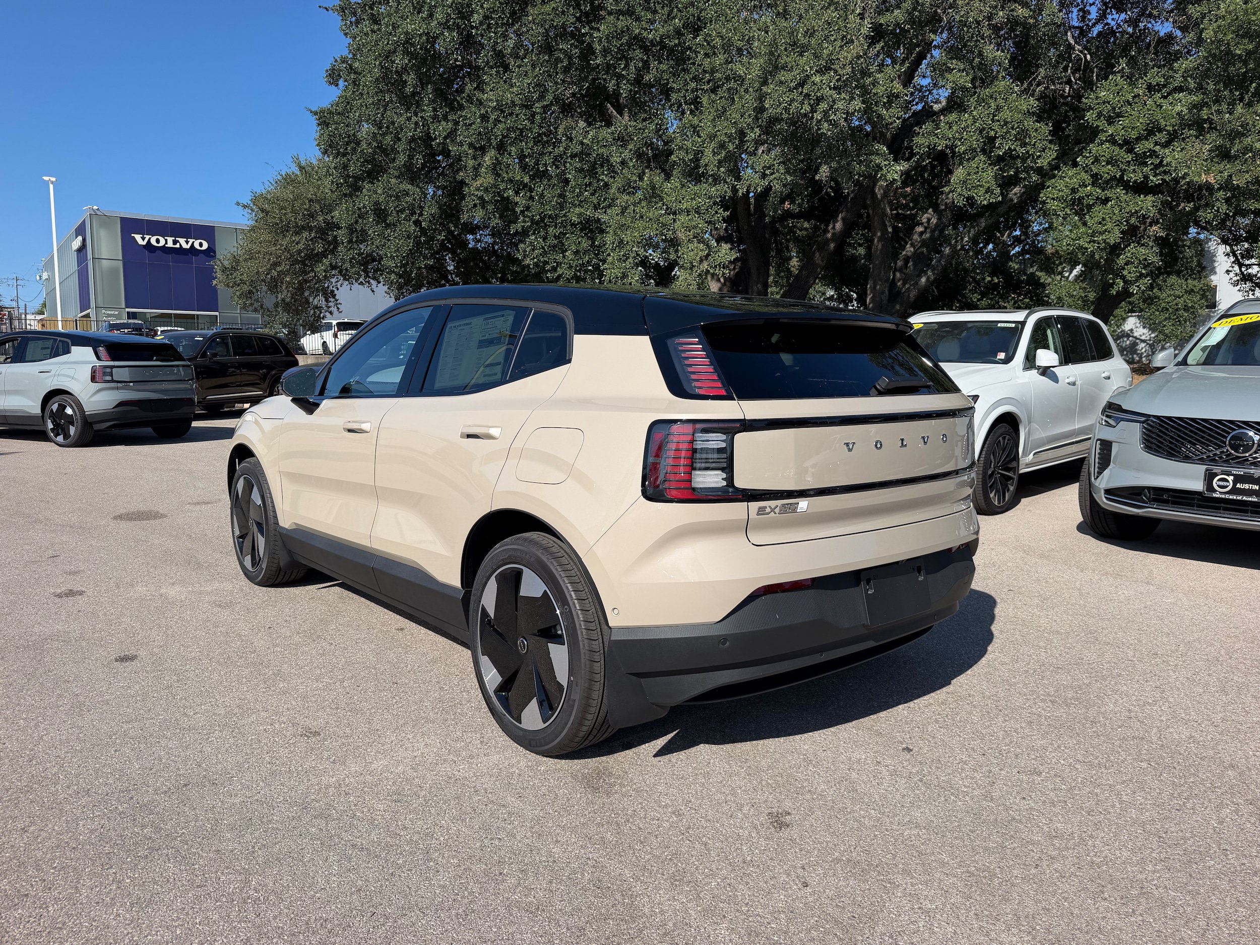 New 2026 Volvo EX30 Ultra w/ Protection Package Premier AWD/4WD image 4