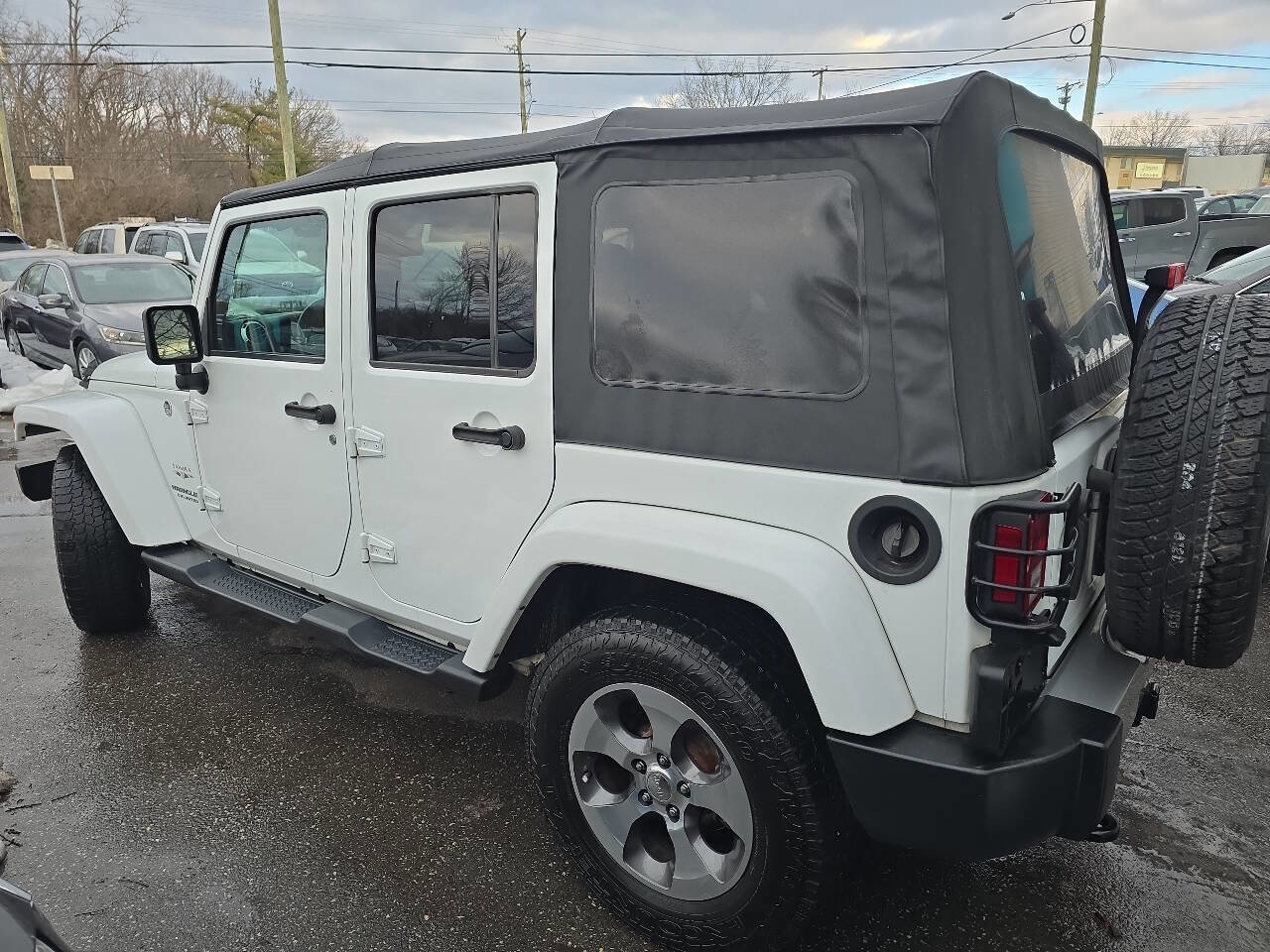 Used 2017 Jeep Wrangler Unlimited Sahara w/ Max Tow Package AWD/4WD image 4