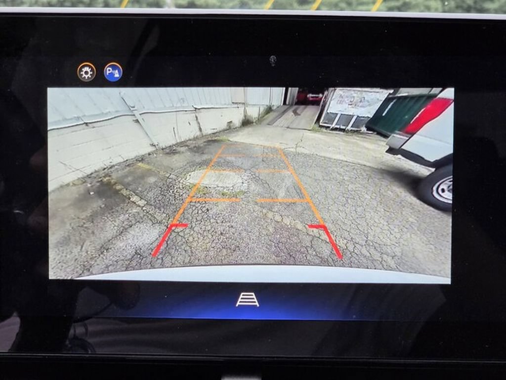 Used 2025 Chevrolet Equinox LT AWD/4WD image 17