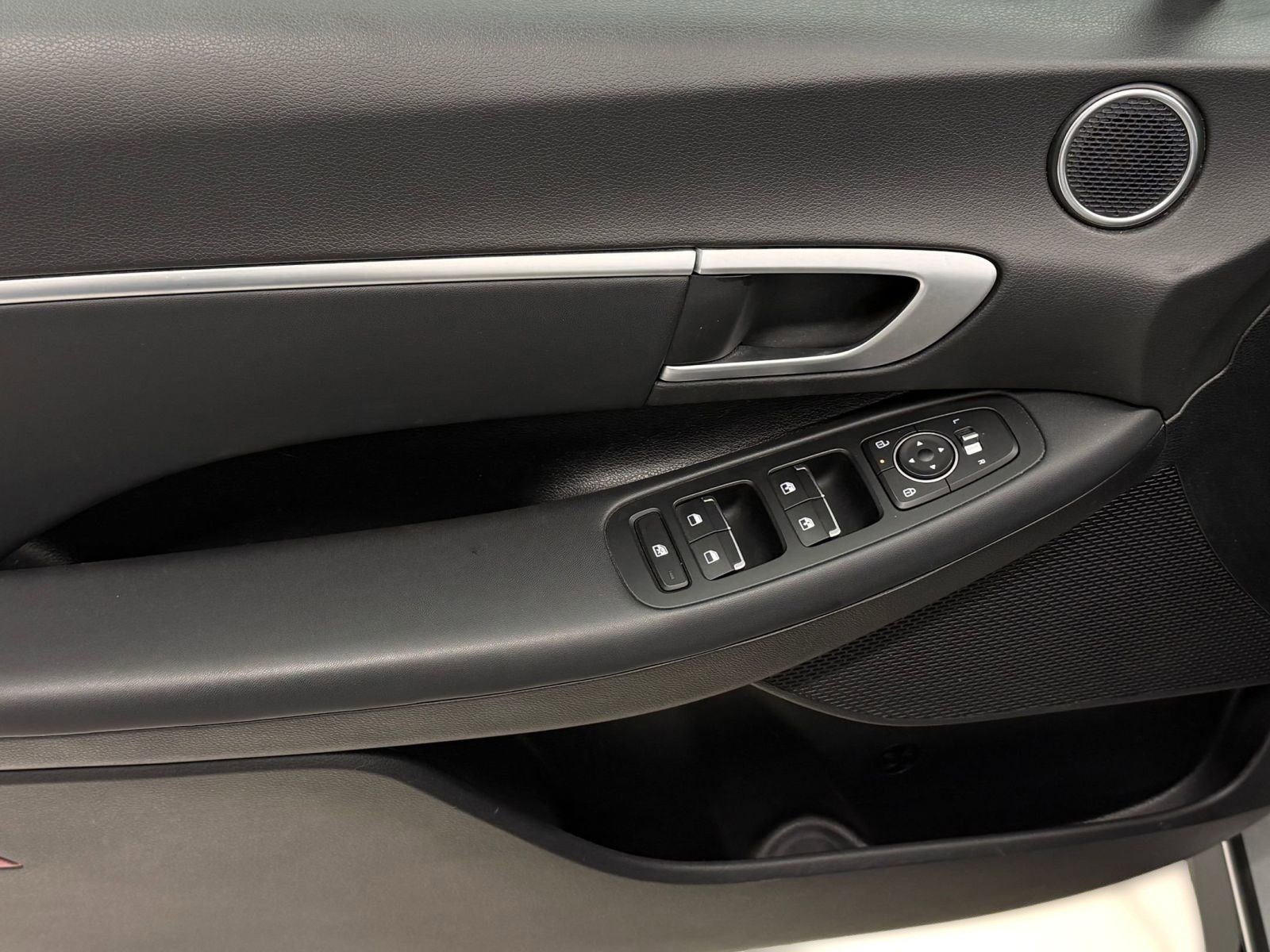 Used 2025 Hyundai Sonata SEL FWD image 10