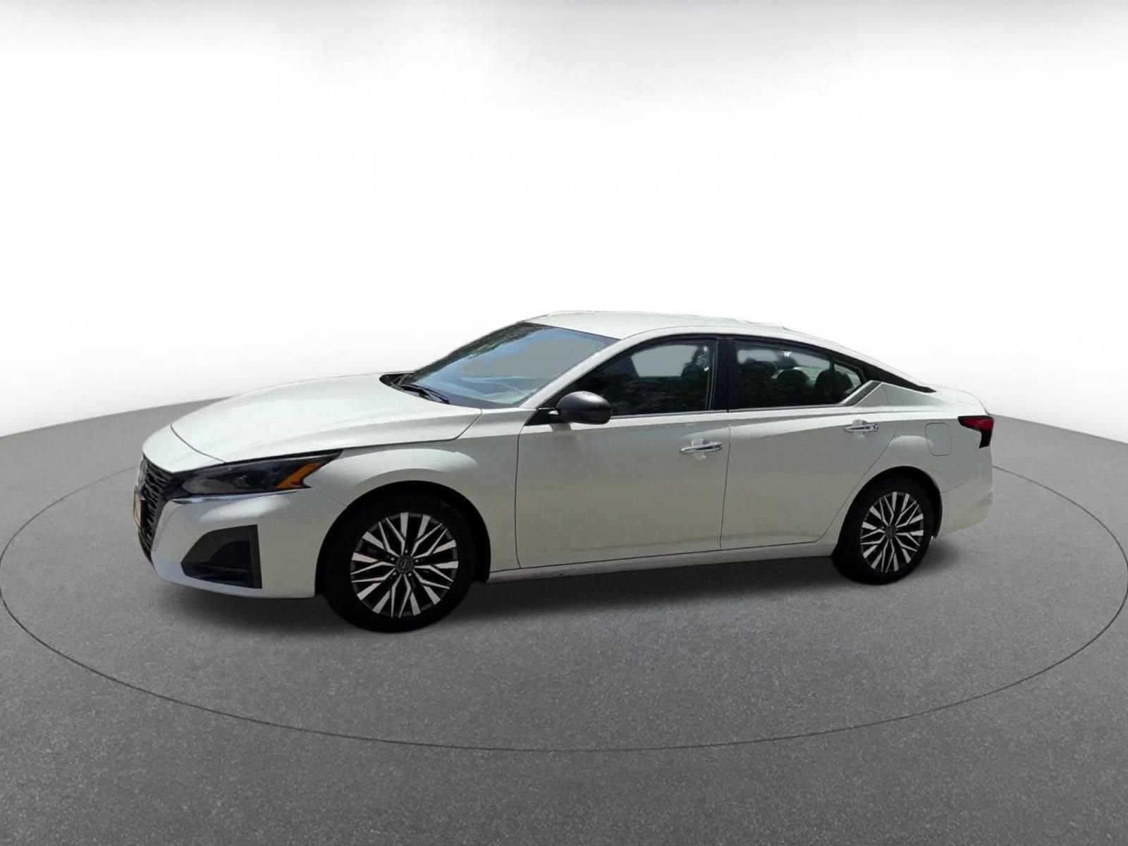 Used 2025 Nissan Altima 2.5 SV FWD image 6