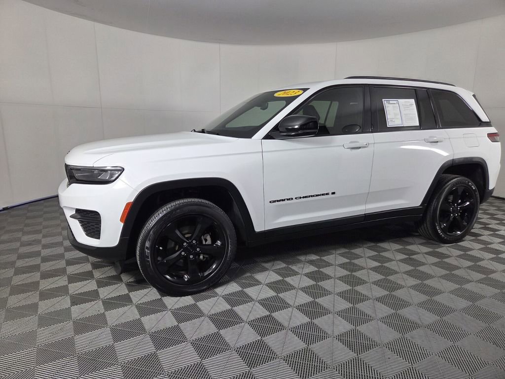 Certified 2023 Jeep Grand Cherokee Altitude image 8